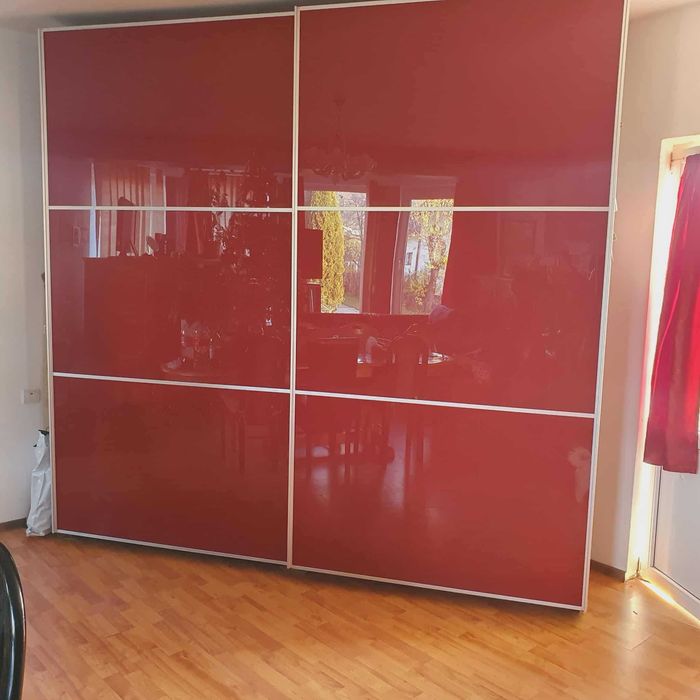 Vanzare dulap dressing  rosu