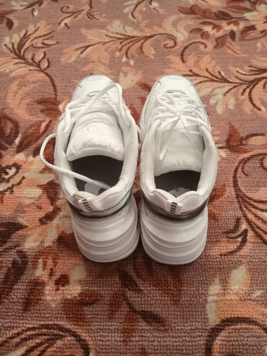 Продам кроссовки