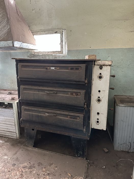 3 kabinali duxovka (non va pishiriqlar uchun)