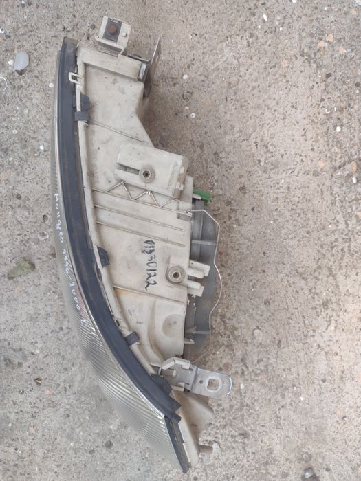 Ляв фар за ford mondeo 1998 2002 година