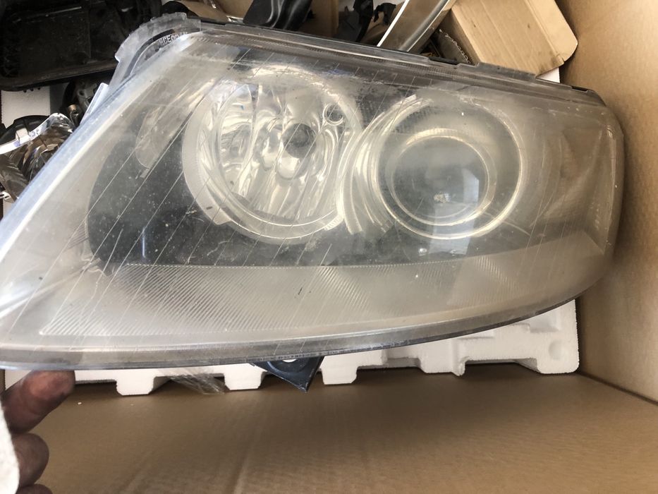 Ляв фар за А6 Ц6 фейс