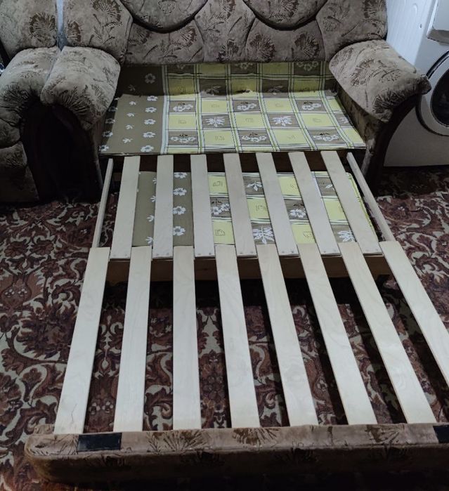 Продам 2 дивана и кресло