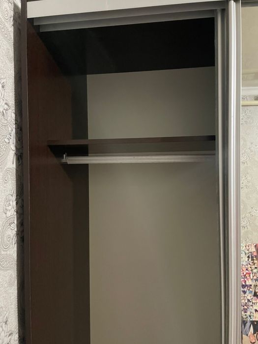 Шкаф с зеркалом (в хорошем качестве)