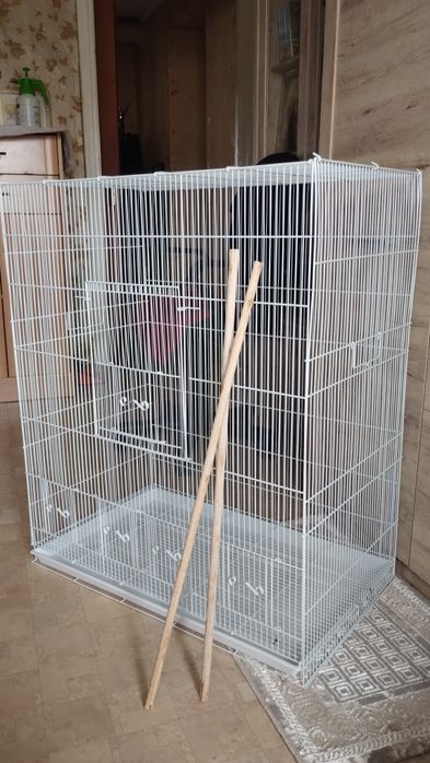 Продам большую новую клетку для попугаев