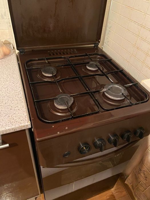 Продам газовую плиту
