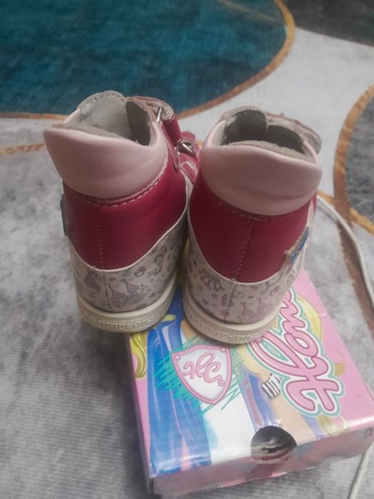 Продам детскую обувь