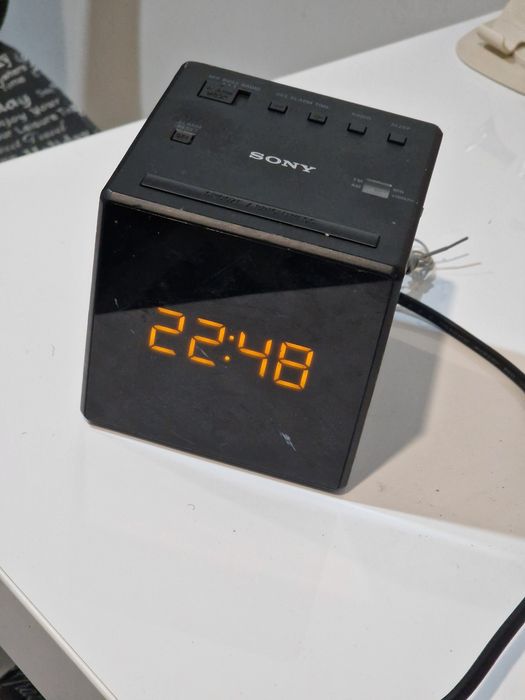 Radio cu ceas digital Sony