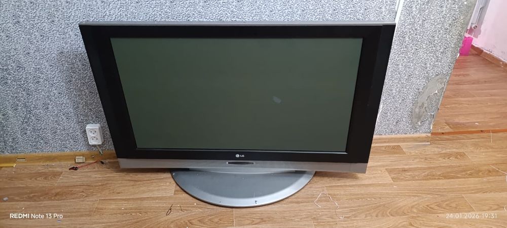 Телевизор срочно продам