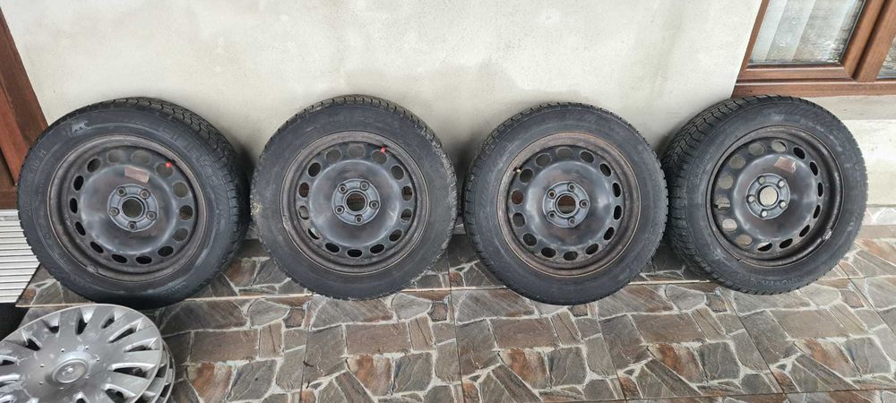 Vând roți + capace de roți pe 16.