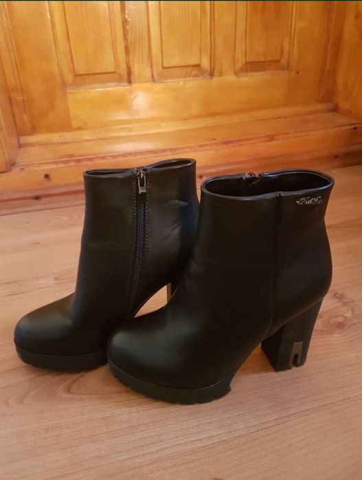 Botine negre nr 35