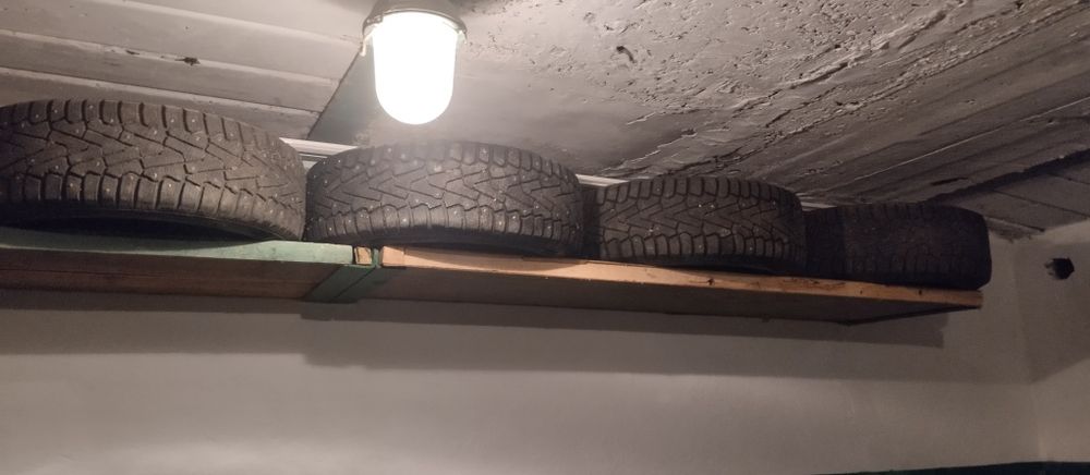 Продам шины зимние 4 шт.