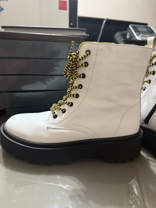 Боти от естествена кожа