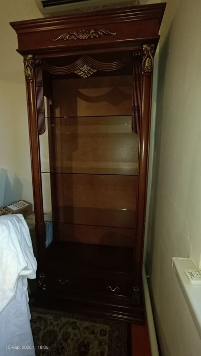 Сервант витрина из дерева