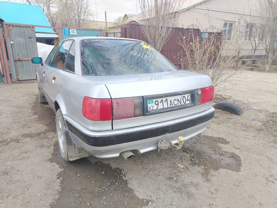 Машина Ауди 80, б4