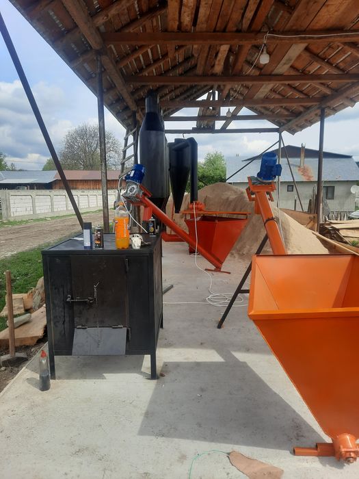 Uscător aerodinamic cu snek de alimentare și sită vibranta 300/350 kg/