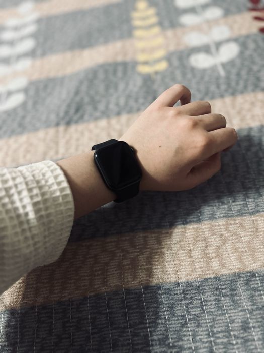 Продается Apple watch SE