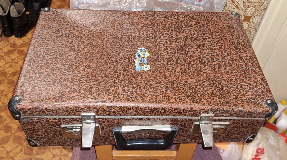 Чемодан советского времени, винтажный.