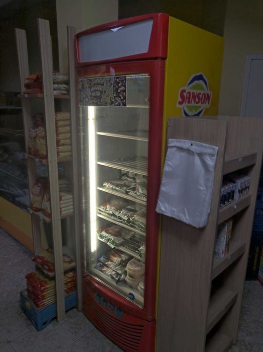 Разпродажба на хладилни витрини ,фризери,стелажи,ел.везни,касов апарат