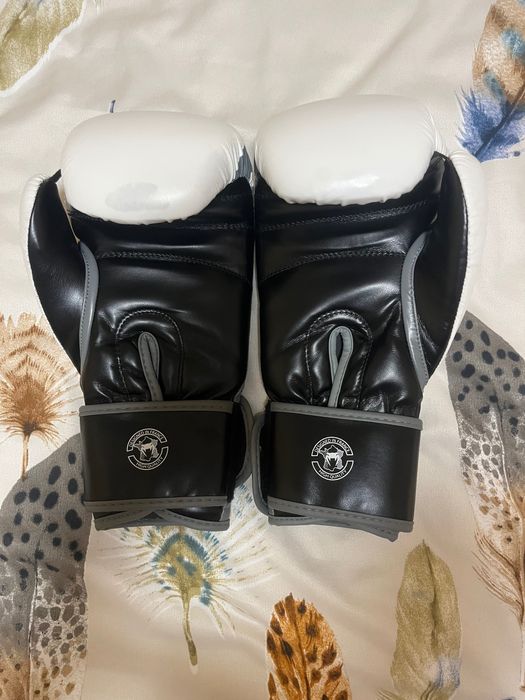 Боксови ръкавици