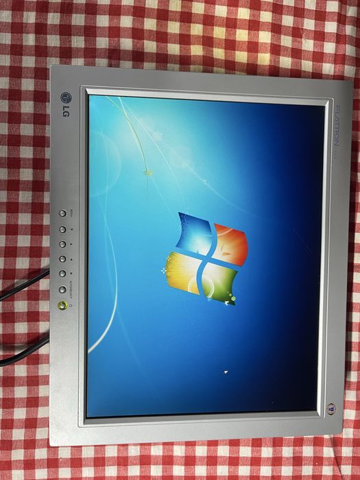 Monitor 15’ folosit putin