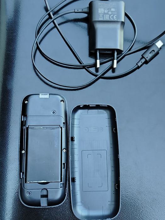 Простой кнопочный телефон Nokia 105