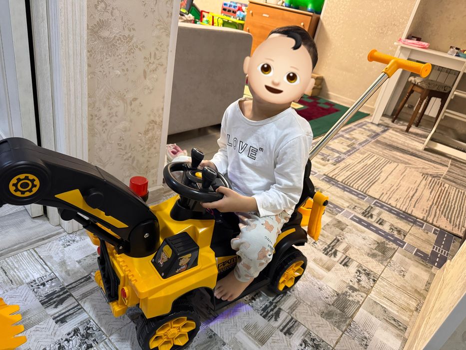Продам машину для детей 1-3 года