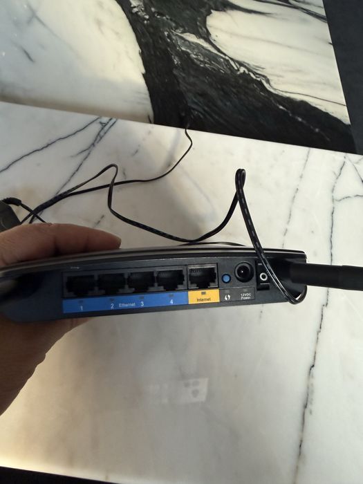 Рутер Linksys E1700