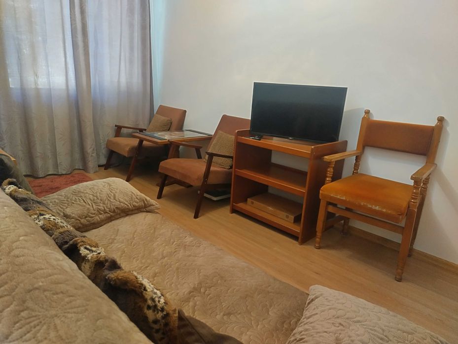 Inchiriez apartament 1 camera Centru Iasi 350 e, pet friendly, unei studente, fara agentii