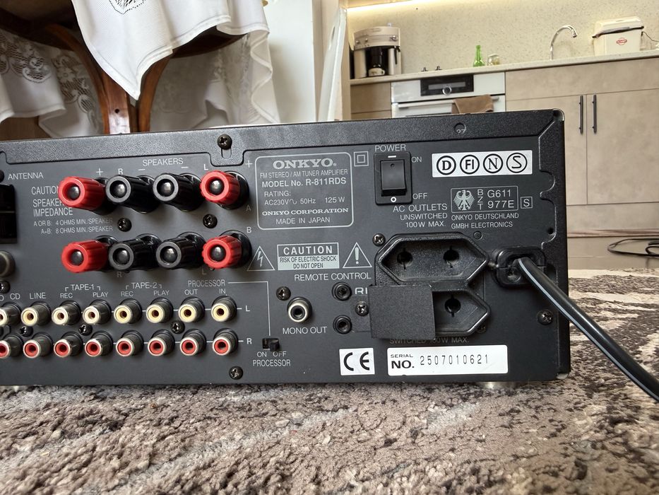 Onkyo R-811 Мини ресивър