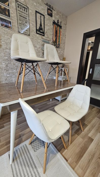 Столове четири броя