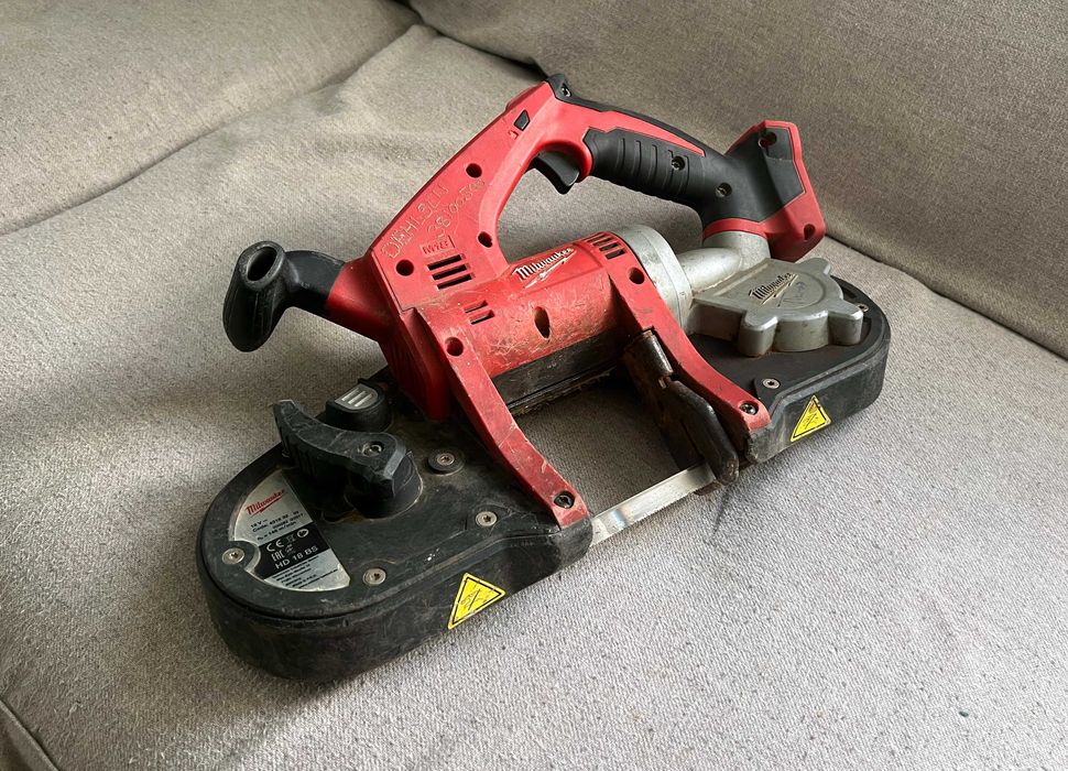 Fierastrau cu banda Milwaukee HD18BS 18V doar corp stare foarte buna