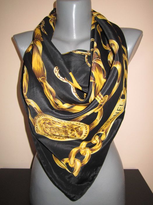 100 % оригинален черен дамски копринен шал на CHANEL / Шанел от Италия