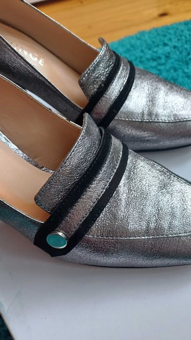 Дамски кожени обувки с ток