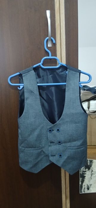 Vând costum pentru copii 10 ani