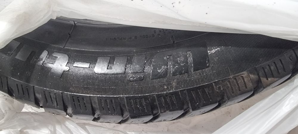 Шины зимние с шипами комплект