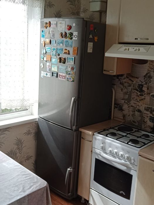 Продам двухкомнатную.   Авторынок.