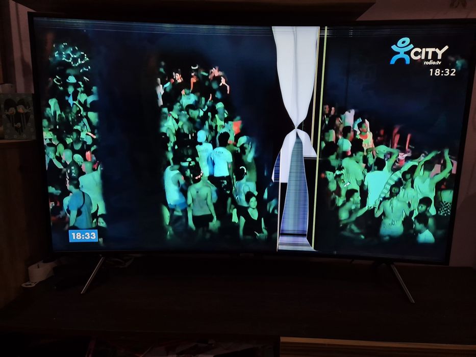 Телевизор Samsung 55inch  със счупен дисплей