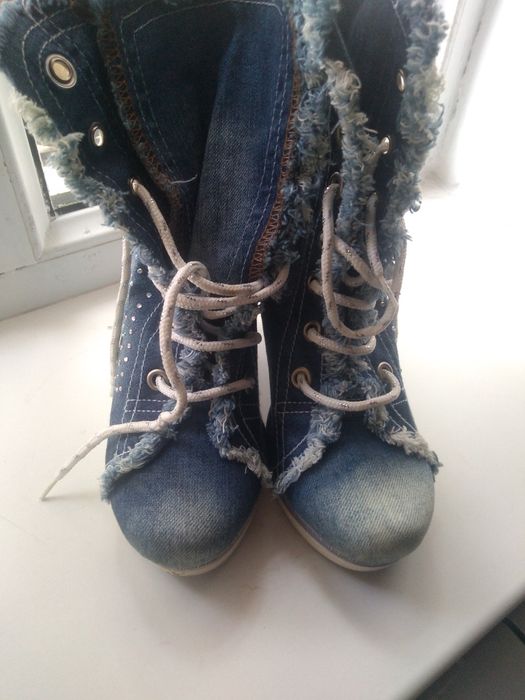 Ботинки из джинсы