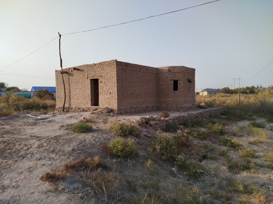 Toliq pitpegen karobka jaĝdaydaĝi uy satiladi