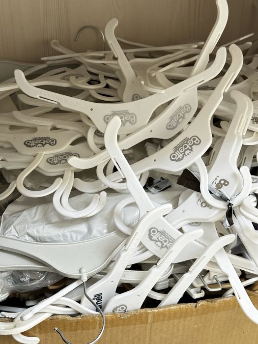 Вешалки детские б/у в отличном состоянии