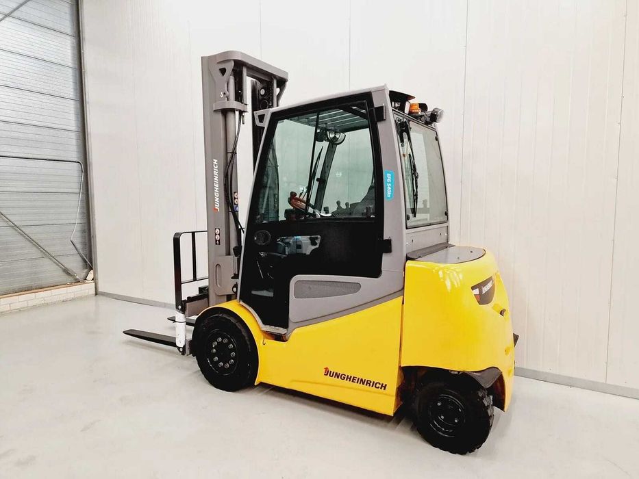 Electrostivuitor Stivuitor 4 tone Jungheinrich EFG 540ks  an 2019