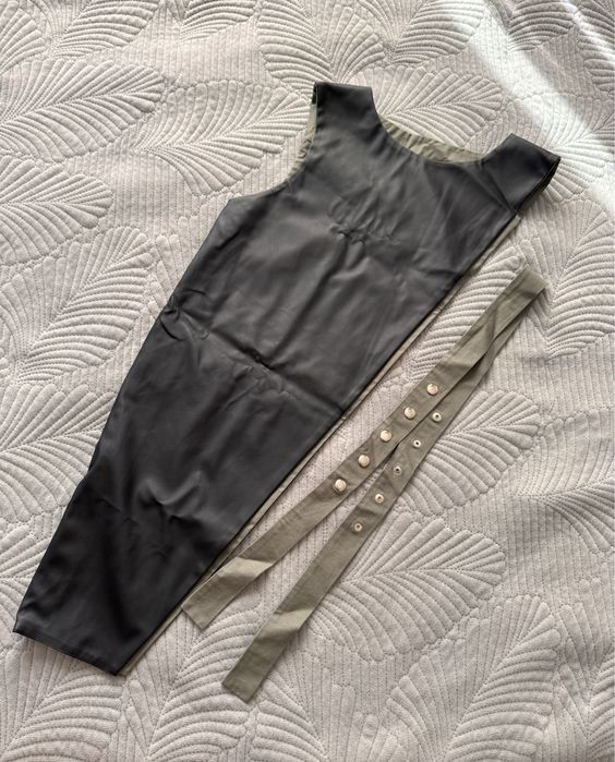 Продам двухстороний жилет.