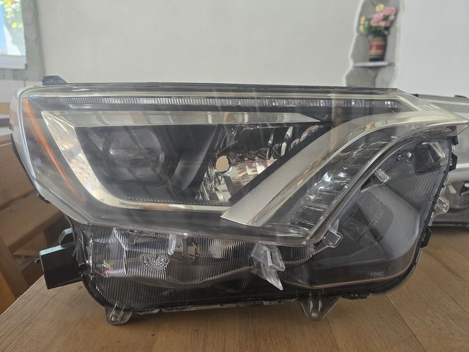 LED Фарове тойота Rav 4
