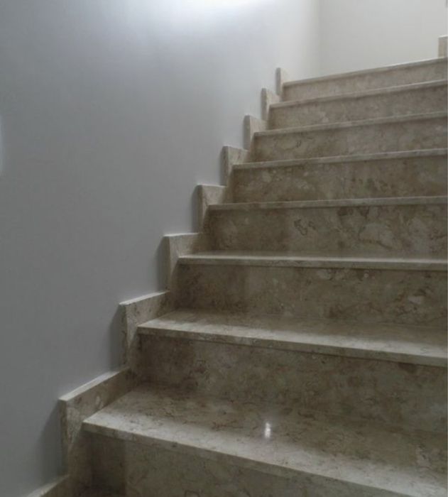 Scari Travertin si Granit Craiova