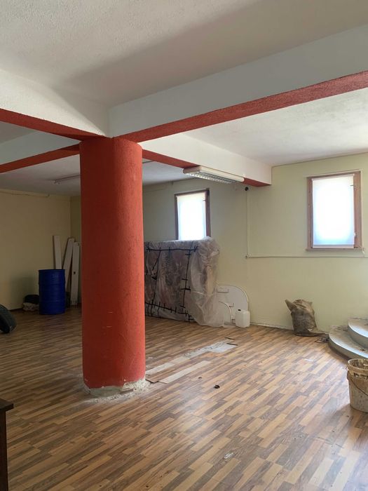 Дава се под наем Магазин в Карлово - 150 кв.м за 204 € - Снимка #1