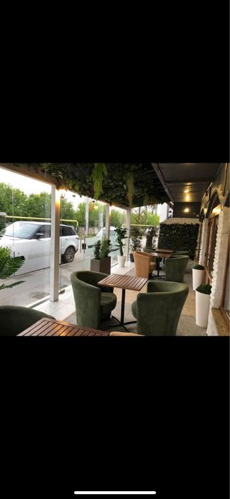 Pensiune cu restaurant si terasa 200 locuri,cladire separata cu doua spatii comerciale de 300m/2 si pod de 300m/2 si casa de locuit
