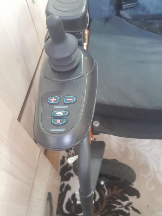 Продается инвалидная коляска электрическая