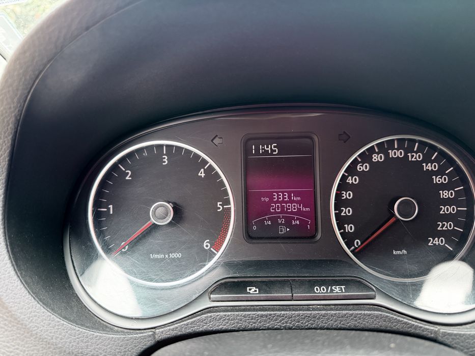 Продава се Volkswagen поло 1.2 2012 година 75кс