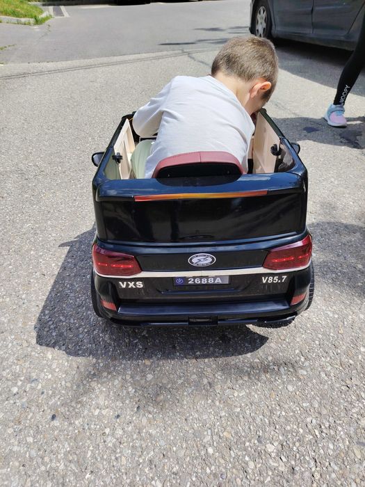 Masinuta electrica de politie cu semnale luminoase si audio