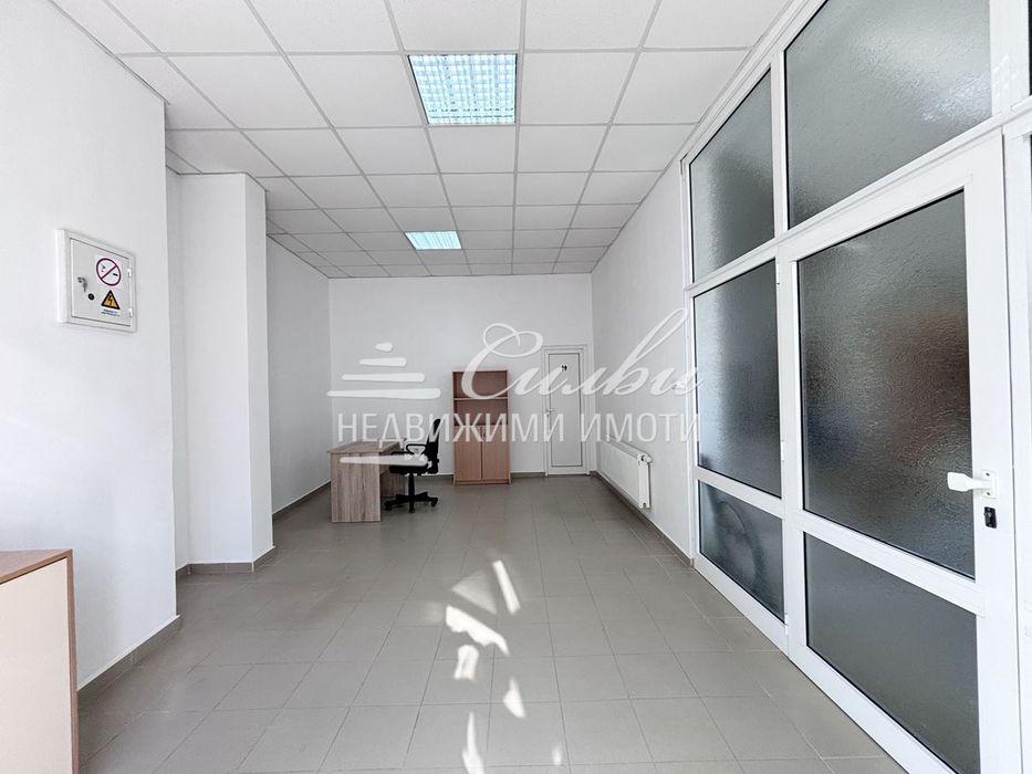 Дава се под наем Офис в Шумен, Център - 38 кв.м за 196.35 € - Снимка #1